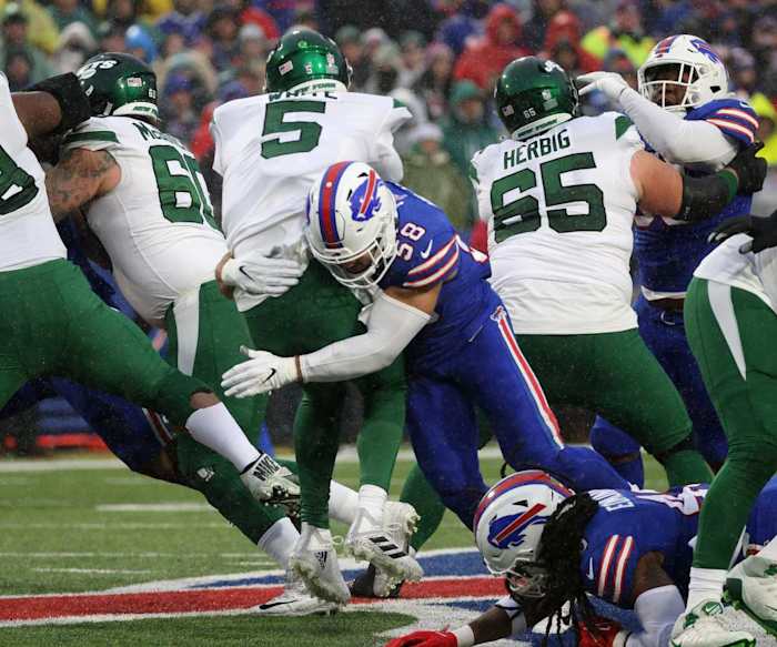 Bills LB Matt Milano crushes QB Mike White